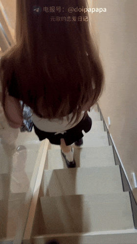 HLAXco.gif